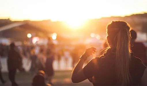festival-soirée-coucher-de-soleil
